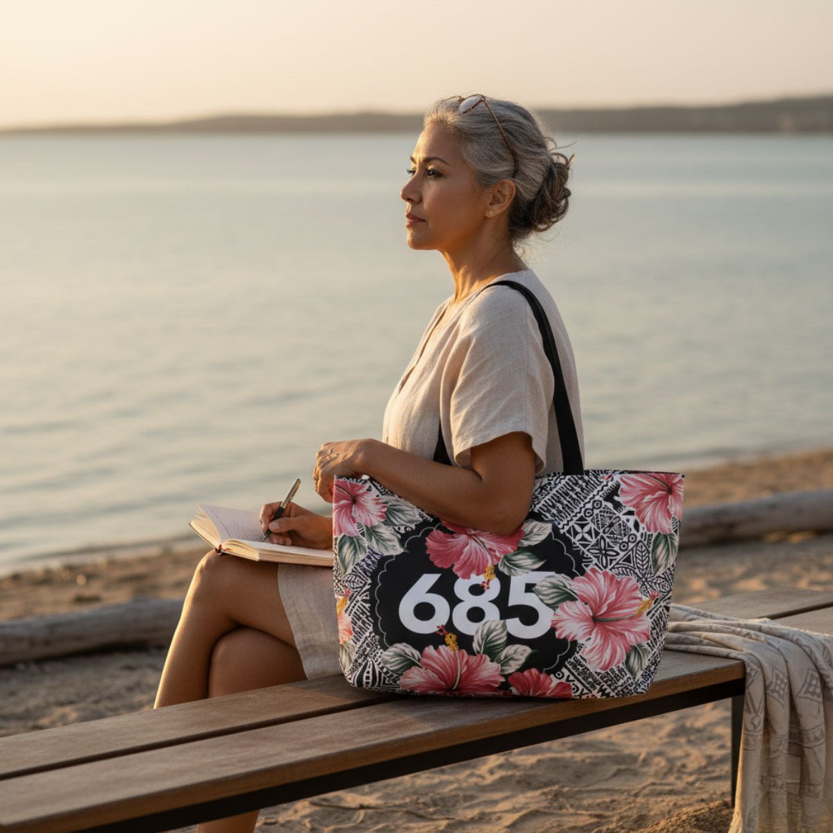 Tote Weekender Bag 685 Aute in vibrant tropical print, spacious tote bag for travel and daily use.