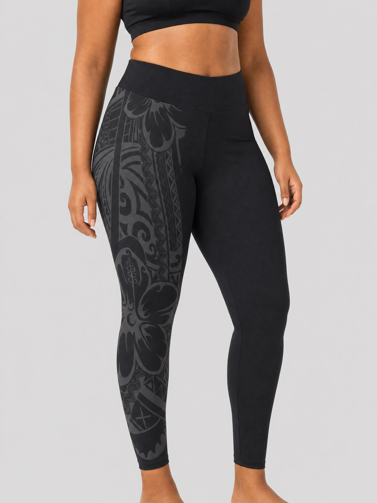 IslandCurvy - 2XL to 6XL Leggings - Bloom Dark on a light grey studio background