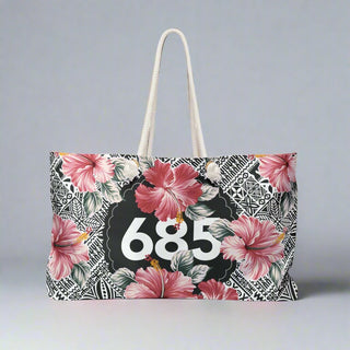 Weekender Bag 685 Aute in neutral fabric with leather accents, 24x13 inches, suitable for travel to AU, NZ, and USA.