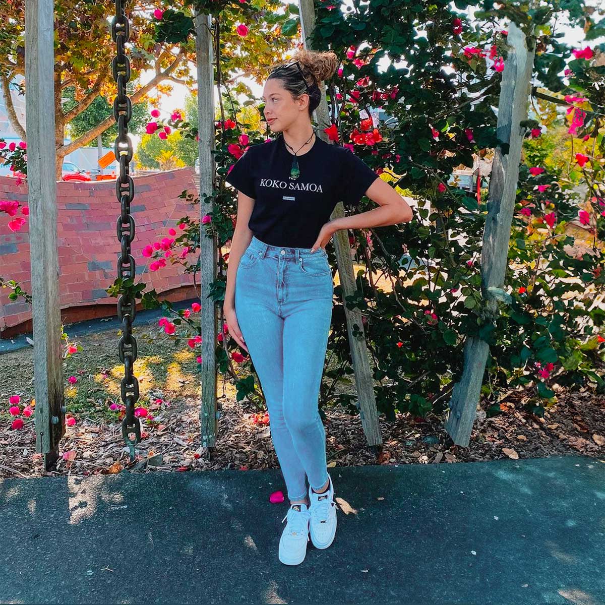 Black unisex T-shirt The Brand Classic collection, soft fabric, casual fit, ideal for everyday wear.