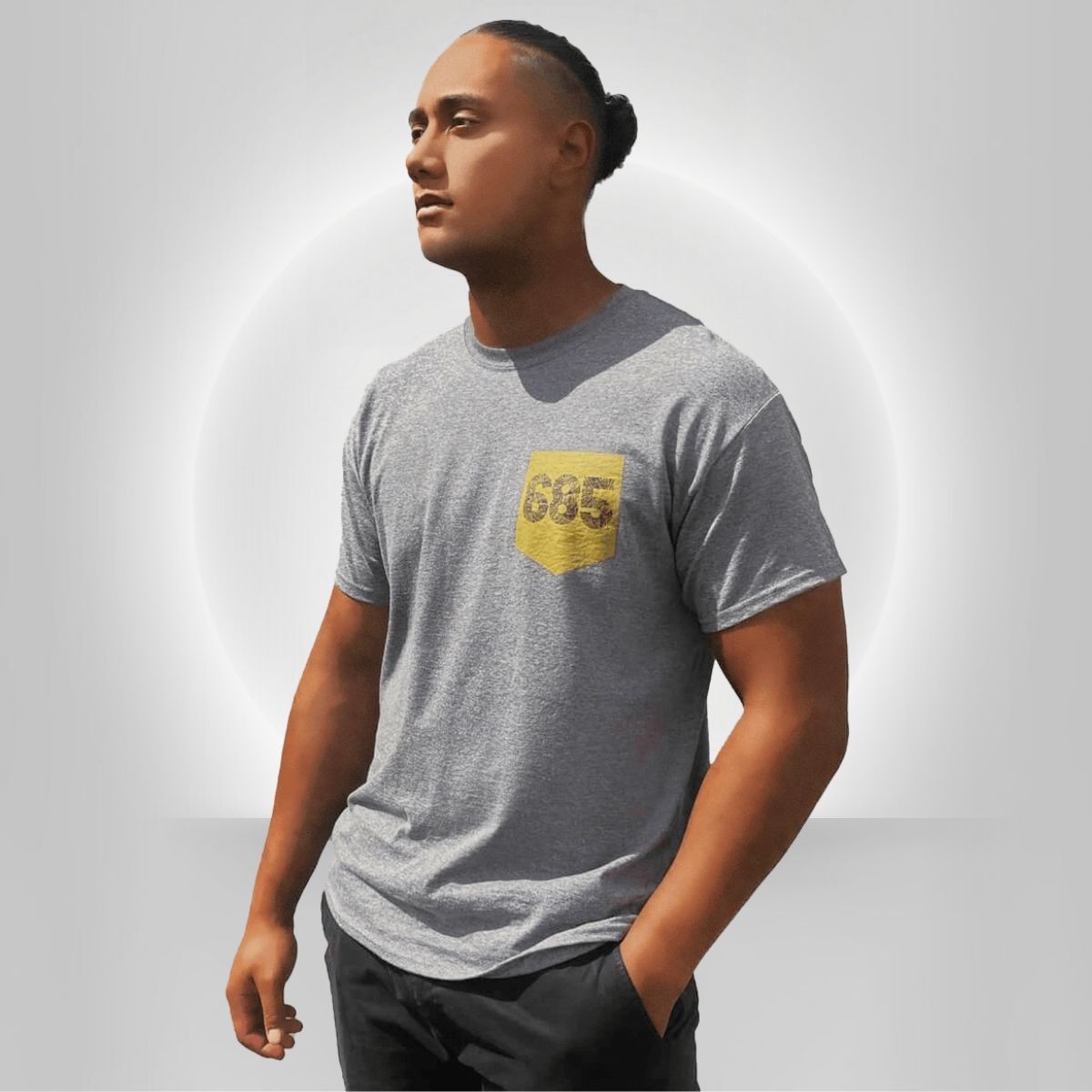 Unisex soft army green tee with '685 Pocket' print, featuring a comfortable fit and casual style.