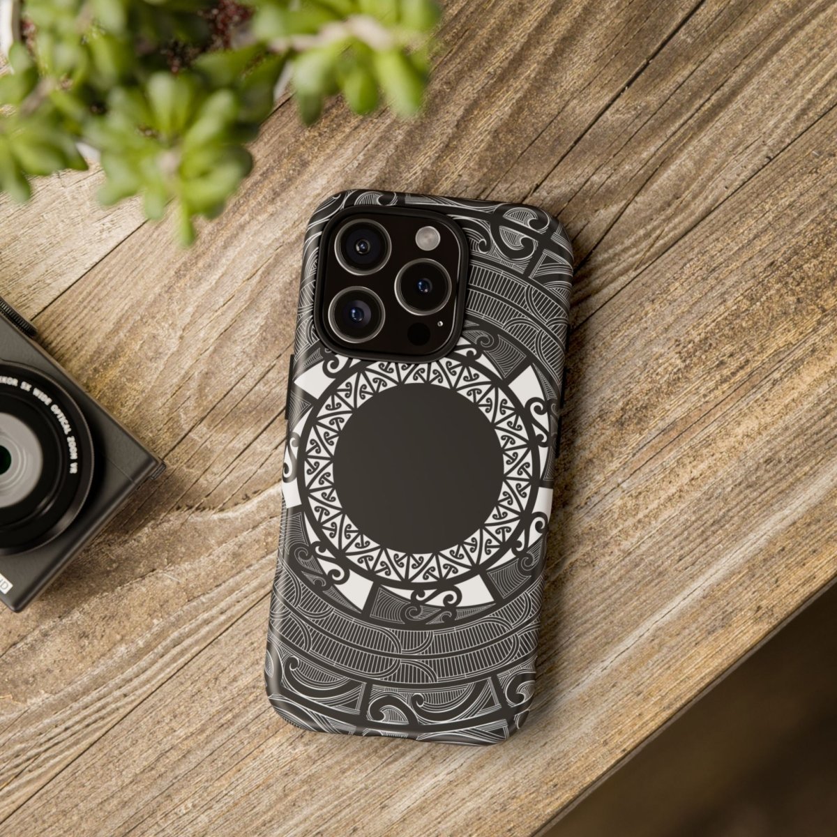 Durable WOYC Māori tough phone case with traditional Polynesian Koko Samoa design on a smartphone.